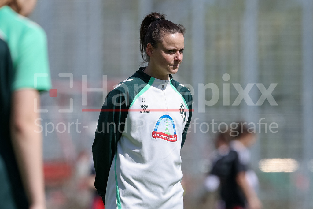Fussball, Regionalliga Nord Frauen, ATS Buntentor - SV Werder Bremen II | Jasmin Sehan (Co-Trainerin, SV Werder Bremen II)