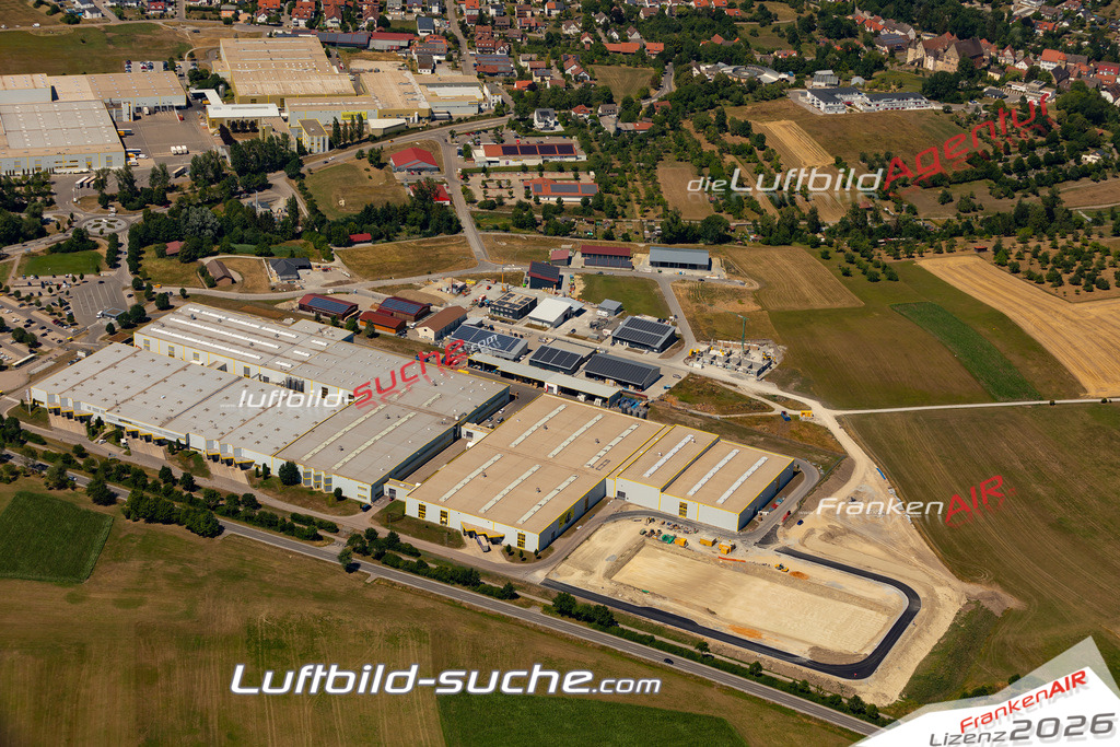 Aktuelles Luftbild von  Obersontheim - Die Luftaufnahme wurde 2022 mittels UL-Flugzeug erstellt ( keine Drohne ) - hochauflösende Kamera-Systeme von  Canon -Beste Qualität - Für grossformatige Ausdrucke geeignet. Die Geschenkidee !