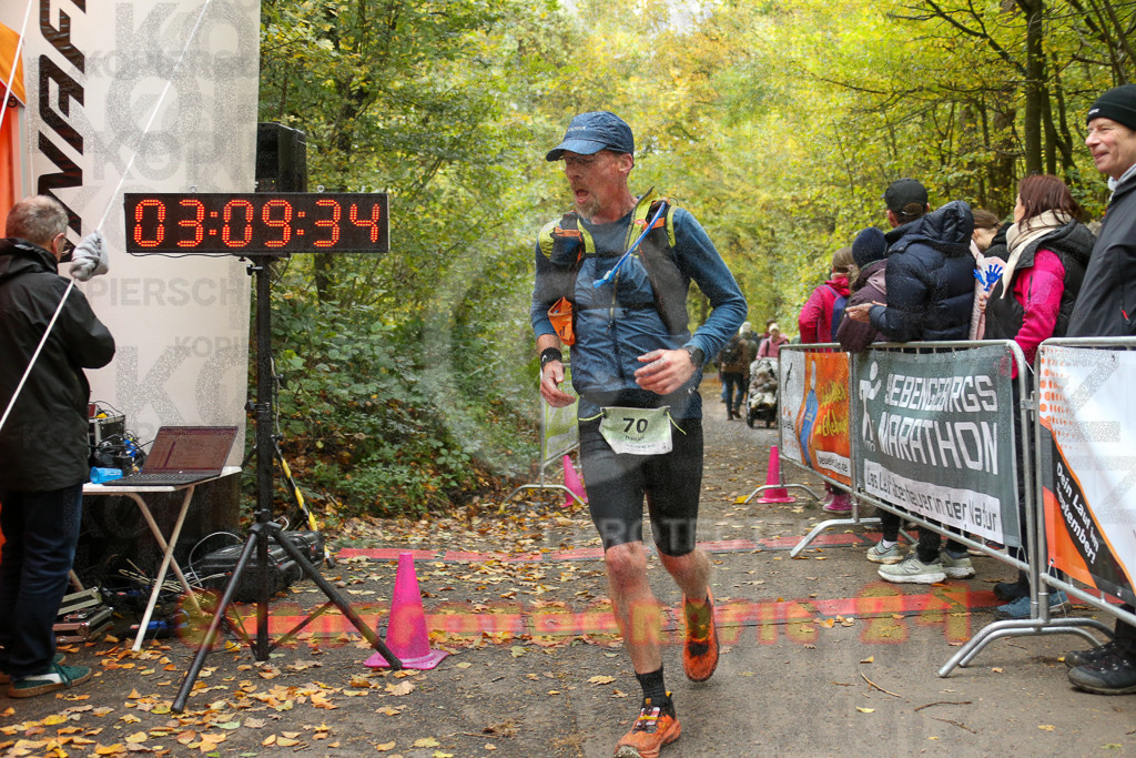 251026_1311_EX1_2763 | Sportfotografie im Rhein-Sieg Kreis, Köln, Bonn, NRW, Rheinland Pfalz, Hessen, etc. Unser Tätigkeitsfeld umfasst den Laufsport vom Volkslauf über den Marathon, Duathlon, Triathon bis zum Ultralauf wie Kölnpfad Ultra oder Schindertrail.