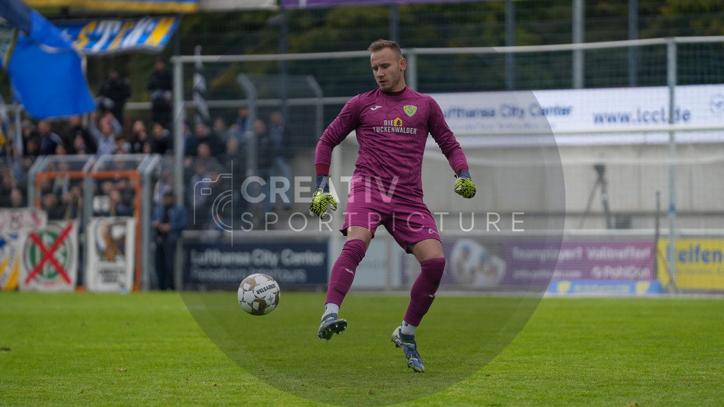 Fußball, Herren, Saison 2025/2026, Regionalliga Nordost, 11. Spieltag, FSV 63 Luckenwalde vs. FC Carl-Zeiss Jena, Samstag 05.10.2025, Werner-Seelenbinder-Stadion Luckenwalde, | Fußball, Herren, Saison 2025/2026, Regionalliga Nordost, 11. Spieltag, FSV 63 Luckenwalde vs. FC Carl-Zeiss Jena, Samstag 05.10.2025, Werner-Seelenbinder-Stadion Luckenwalde, Im Bild: Florian Palmowski (Luckenwalde) - Realisiert mit Pictrs.com