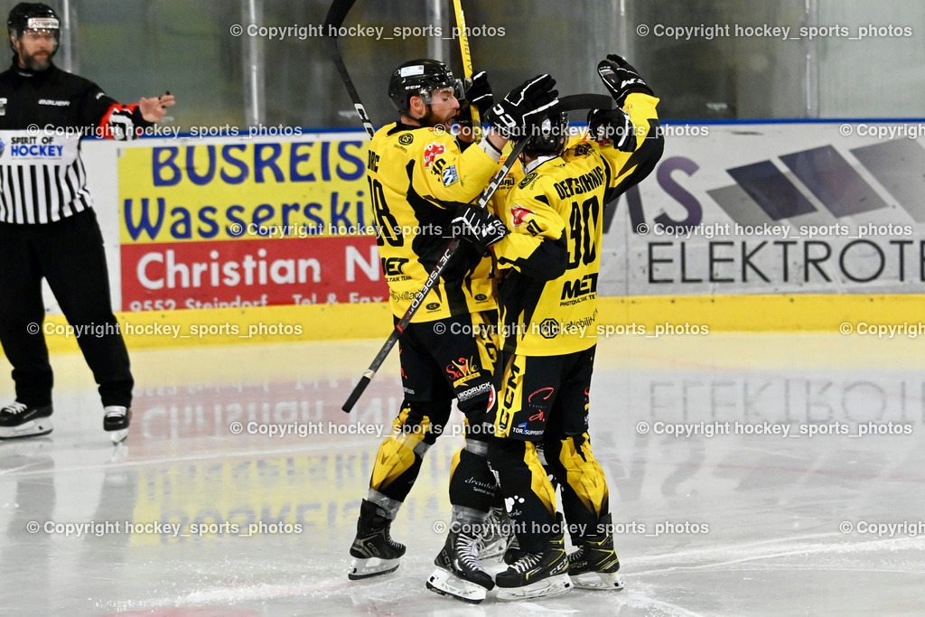 ESC Steindorf vs. MET PHOTOVOLTAIK HORNETS SPITTAL | Jubel HORNETS SPITTAL Mannschaft, #38 Zorec Marco EC Hornets Spittal, #90 Ogertschnig Joshua EC Hornets Spittal, ESC Steindorf vs. MET PHOTOVOLTAIK HORNETS SPITTAL, ESC Steindorf vs. MET PHOTOVOLTAIK HORNETS SPITTAL am 26.10.2024 in Steindorf (Ossiachersee Halle), Austria, (Photo by Bernd Stefan)