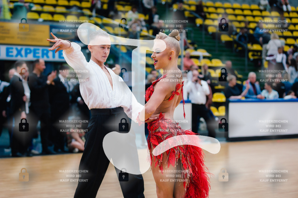 Hessen Tanzt WDSF Open Junior II Latin 4th (260) Jelisei Zemljannikov _ Gertrude Sofia Kirkmann (Finland)-2025-05-18-5541 | Webshop for digital downloads and prints of dance sport, event & show photographer Julian Link - Realisiert mit Pictrs.com