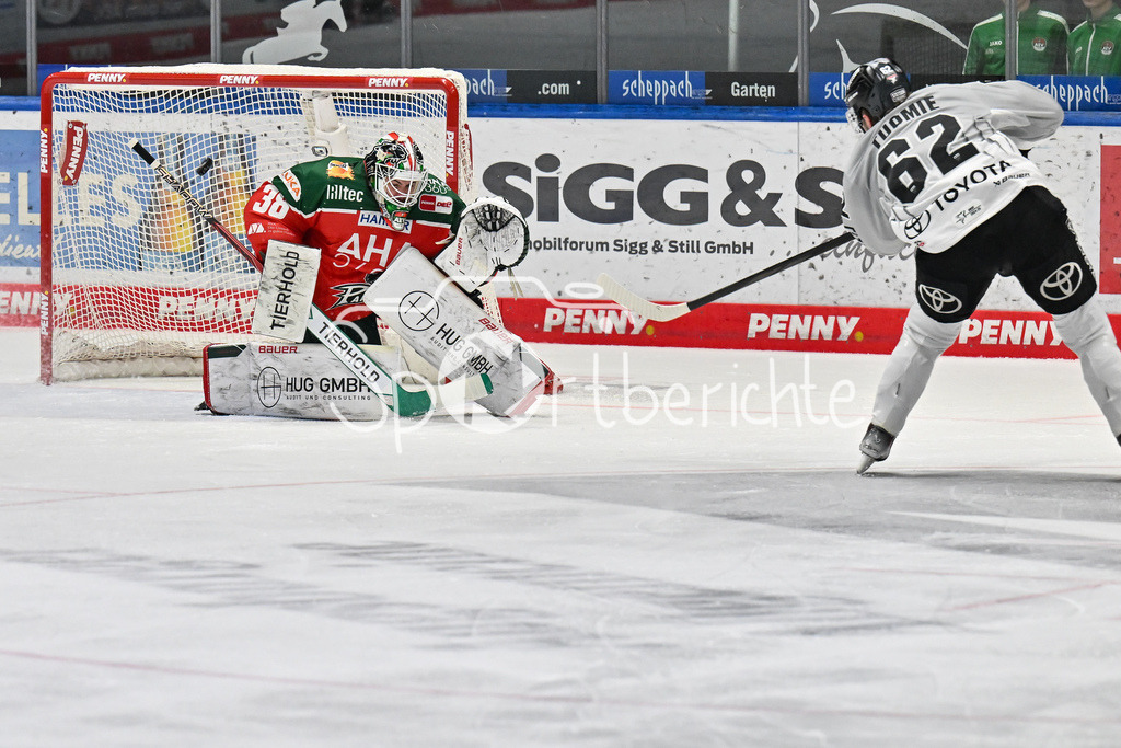 Augsburger Panther - Kölner Haie | in dieser Szene erzielt Parker TUOMIE (Koelner Haie #62) den Treffer zum 1-3 / Strauss MANN (Augsburger Panther #38) / Tor / Treffer / DEL: Augsburger Panther - Koelner Haie, Curt Frenzel Stadion am 02.03.2025