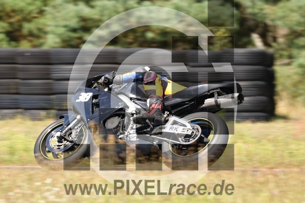 0038-20240813_12762 | Schöne Erinnerungen an spannende Momente - das festzuhalten ist unser Job. PIXELrace.de ist seit 2003 auf den Rennstrecken Europas unterwegs um die Action draußen beim Fahren und die wunderbare Stimmung imm Fahrerlager für euch einzufangen.