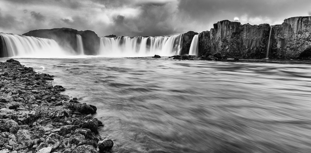 island-2019-162 | Der Goðafoss ist einer der bekanntesten Wasserfälle Islands. - Realisiert mit Pictrs.com