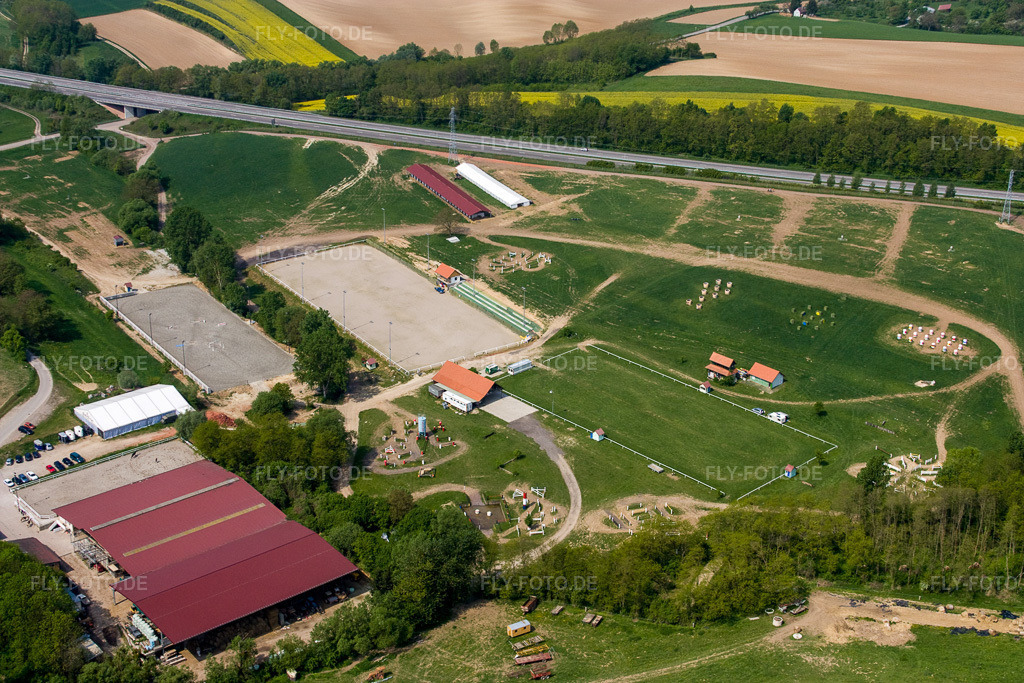 Luftbild: Haras de la Née in Neewiller-près-Lauterbourg im Bundesland Bas-Rhin in Frankreich. – Foto: IMG_18142.jpg vom 03.05.2009 durch Werner Riehm/FLY-FOTO.de – Auflösung des Originals: 4272 x 2848 px