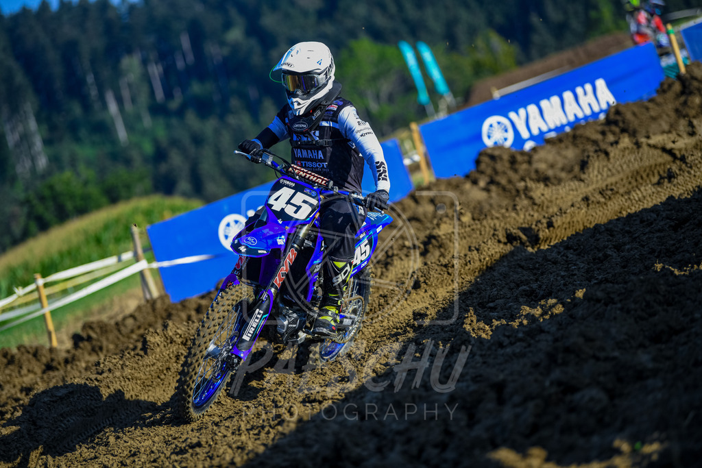 Yami (2) | Paeschuphoto Shop - Wer nicht sucht der auch nicht findet.Ob Motocrossbilder oder von einem besuchtem Spiel, Hauptsache Action. - Realisiert mit Pictrs.com