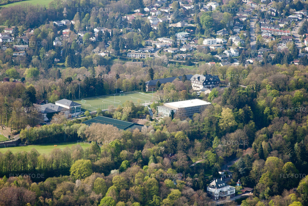 Luftbild: Durlach, Sportschule Schöneck hinterm Turmberg im Ortsteil Durlach in Karlsruhe im Bundesland Baden-Württemberg in Deutschland. Foto: IMG_26037.jpg vom 23.04.2010 durch Werner Riehm/FLY-FOTO.de