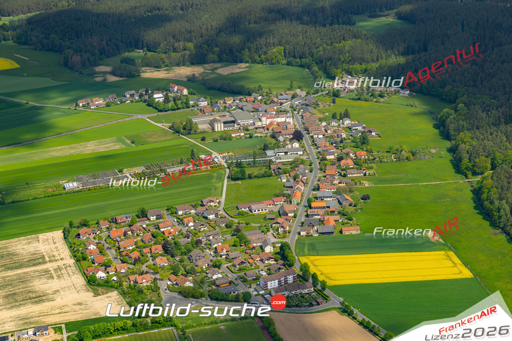 Die Luftaufnahme Neundorf - Mitwitz wurde 2022 vom Flugzeug aus (keine Drohne) erstellt. Hohe Auflösung -für große Poster und Wandbilder geeignet - Garantiert!