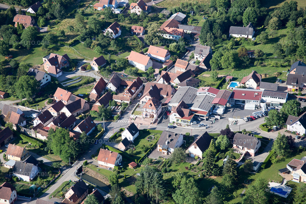 Aerial view: View of the town in Oberhoffen-lès-Wissembourg in the state Bas-Rhin, France.Photo: IMG_083003.jpg taken on 06/26/2015 by Werner Riehm/FLY-FOTO.comResolution of the original: 5472 x 3648 px
