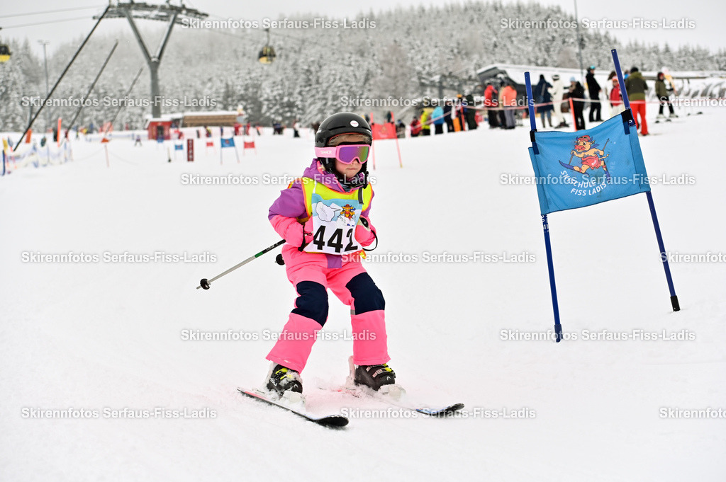 SRF_20.02.2026_0252 | Skirennfotos,Serfaus,Fiss,Ladis,Kinderskirennen,Winter,Tirol,Oberland,skirace,SFL,feelfree,weil wir's genießen,ski,Ski,skifahren,Sonnenplateau, - Realisiert mit Pictrs.com
