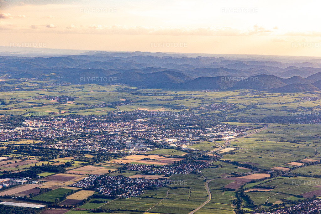 Luftbild: Ortsansicht von Nordosten in Landau in der Pfalz im Bundesland Rheinland-Pfalz in Deutschland. Foto: IMG_142270.jpg vom 07.07.2024 durch Werner Riehm/FLY-FOTO.de