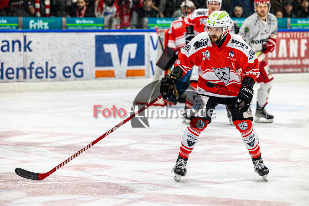 Halbfinale Spiel 3 TSV Peißenberg Miners vs TEV Miesbach | Eishockey Bayernliga Playoffs 2023/2024, Halbfinale Spiel 3 TSV Peißenberg Miners vs TEV Miesbach, 20240315,
Dejan VOGL (Miners 23) in Aktion,
2024-03-15 in Peißenberg (Eisstadion)
23 Dejan VOGL (Miners 23)
Copyright: WolfgangxLindner foto-lindner.de