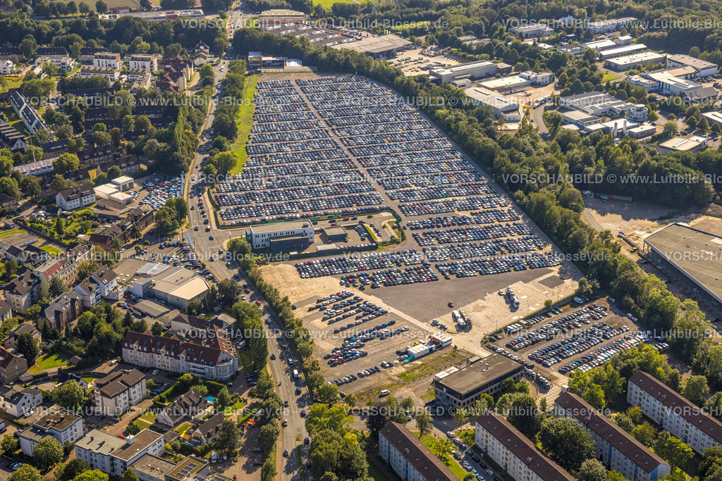 Hattingen240810476 | Luftbild, Gewerbegebiet Nierenhofer Straße, ehemaliges O&amp;K Gelände für geplantes Stadtquartier, aktuell Großparkplatz mit Hunderten von PKW, Polizeiwache Hattingen, Rosenthal, Hattingen, Ruhrgebiet, Nordrhein-Westfalen, Deutschland