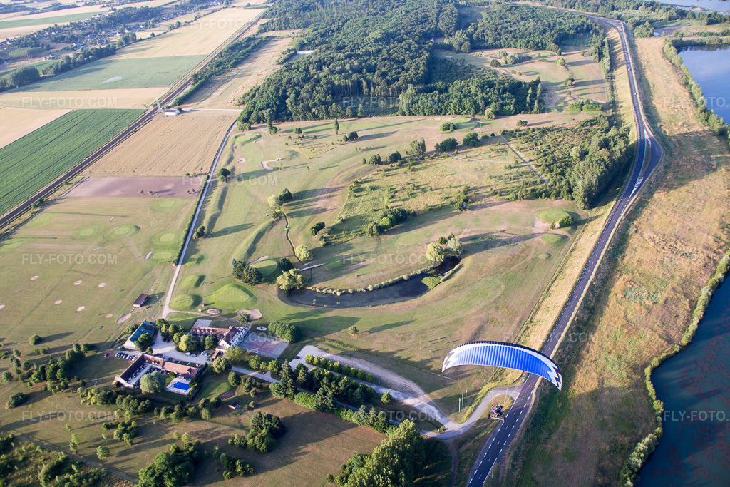 Aerial view: Golf de la Carte in Chouzy-sur-Cisse in the state Loir et Cher, France.Photo: IMG_082461.jpg taken on 06/20/2015 by Werner Riehm/FLY-FOTO.comResolution of the original: 5472 x 3648 px