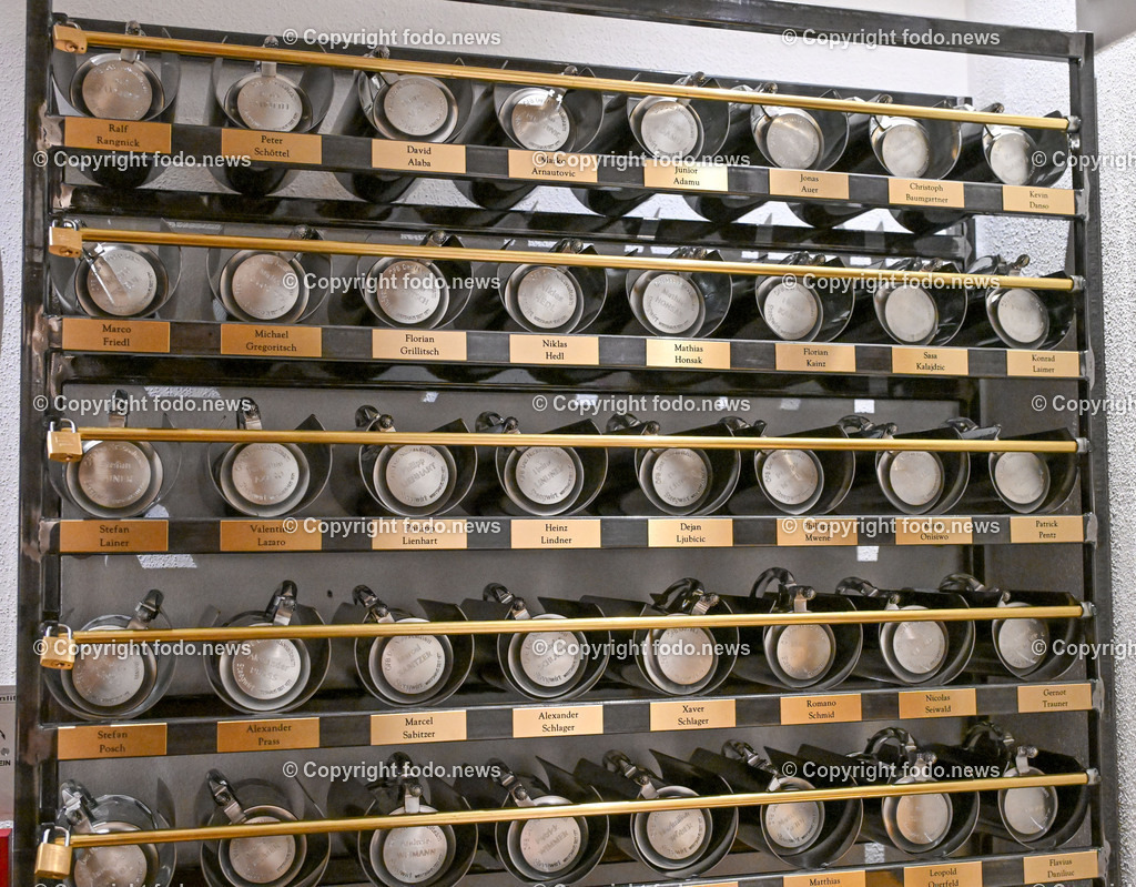 Steegwirt_ Fritz Grampelhuber_ 08.06.2024-36 | 08.06.2024, Bad Goisern, AUT, Steegwirt, im Bild Trinkbecher des OEFB Team alle Spieler