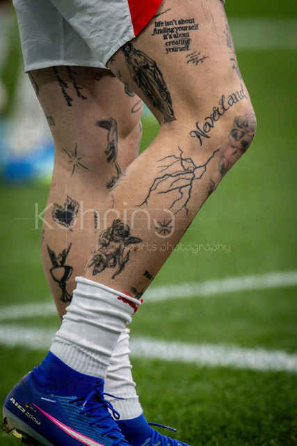 German Bundesliga, Bayer 04 Leverkusen vs. RB Leipzig, 02.05.2026 | LEVERKUSEN, GERMANY - MAY 2, 2026 :  The tattooed legs of David Raum (RB Leipzig, 22) during the German Bundesliga match on gameday 32 between Bayer 04 Leverkusen vs. RB Leipzig at BayArena on May 2, 2026 in Leverkusen, Germany. DFL REGULATIONS PROHIBIT ANY USE OF PHOTOGRAPHS AS IMAGE SEQUENCES AND/OR QUASI-VIDEO.