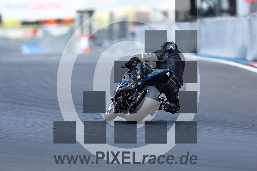 0360-20250823_04344 | Schöne Erinnerungen an spannende Momente - das festzuhalten ist unser Job. PIXELrace.de ist seit 2003 auf den Rennstrecken Europas unterwegs um die Action draußen beim Fahren und die wunderbare Stimmung imm Fahrerlager für euch einzufangen.