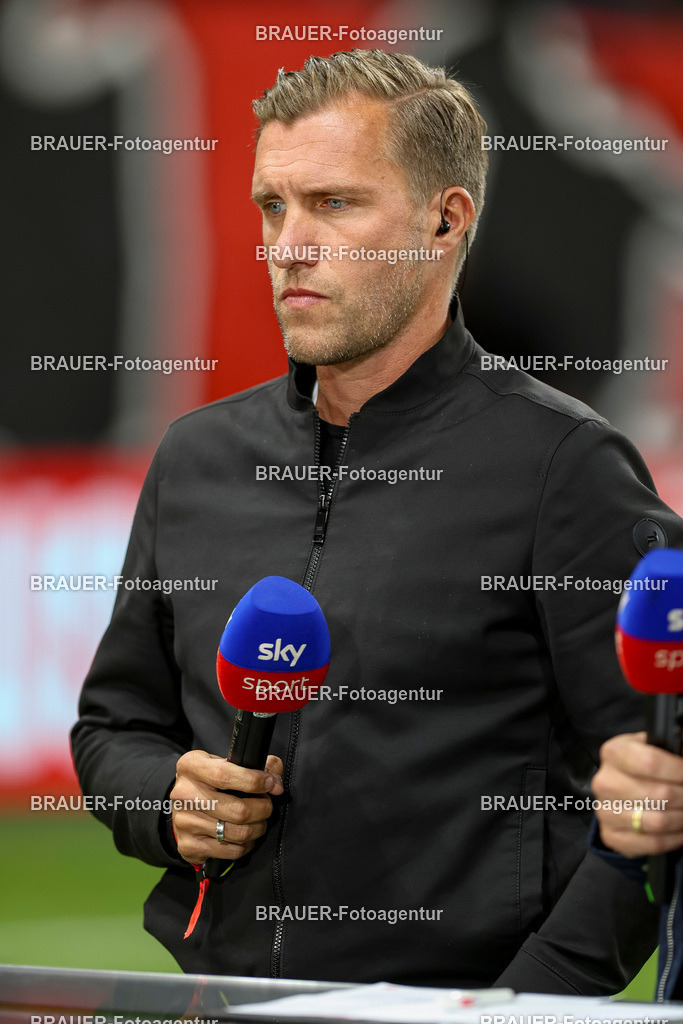 Bayer 04 Leverkusen vs Eintracht Frankfurt - Bundesliga  | Leverkusen, Deutschland, 12.09.25:   Sportvorstand Markus Kröschewaehrend des Spiels der Bundesliga zwischen  Bayer 04 Leverkusen vs Eintracht Frankfurt in der BayArena(Foto von Brauer-Fotoagentur / Adrian Schlueter)