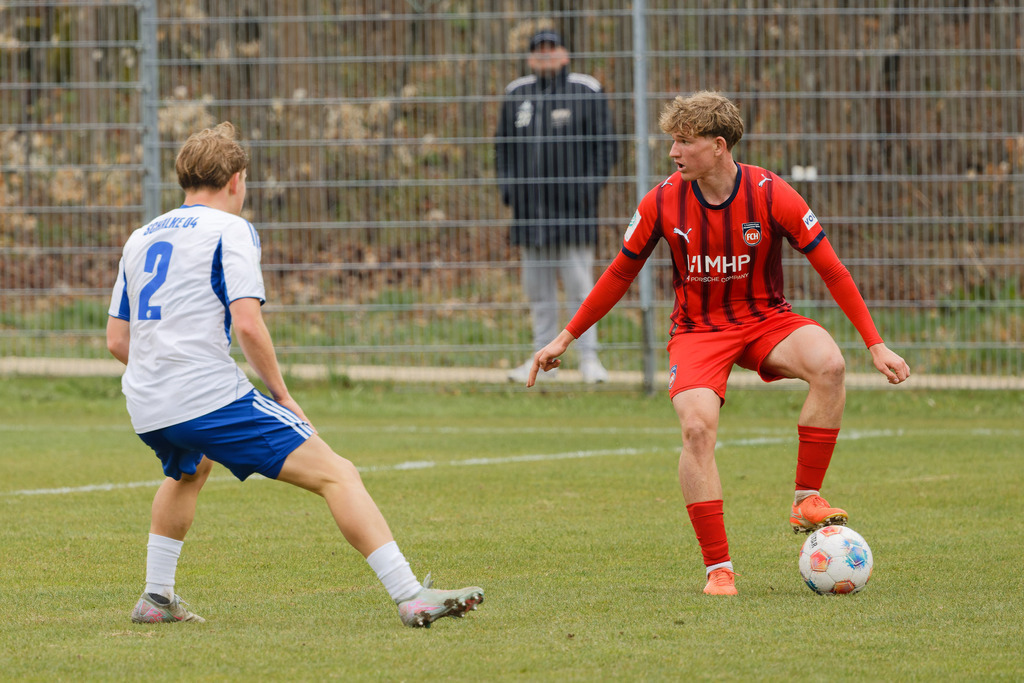 20260412-FCHS04_207 | 1.FC Heidenheim 1846 vs. FC Schalke 04, Fußball, U19, A-Junioren, NWL, U19-DFB-Nachwusliga, 2025/2026, 8. Spieltag, 12.04.2026 in Heidenheim, Walter-Birkhold-Jugendstadion (Foto: Michael Bulling) - Realisiert mit Pictrs.com