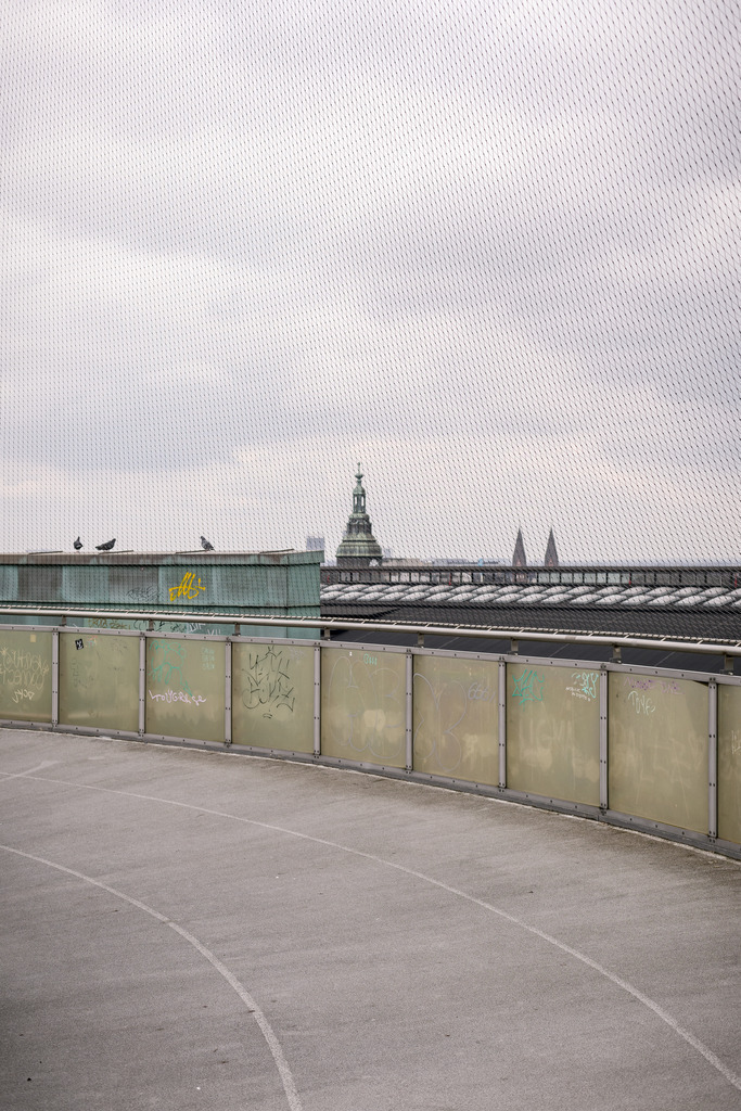 Dach des Jupiter Hamburg 08 - URBANISTER | Durch die Stadt gehen, als wohnte man woanders. Fotografie, subjektiver Urbanismus und aktiver Müßiggang. - Realisiert mit Pictrs.com