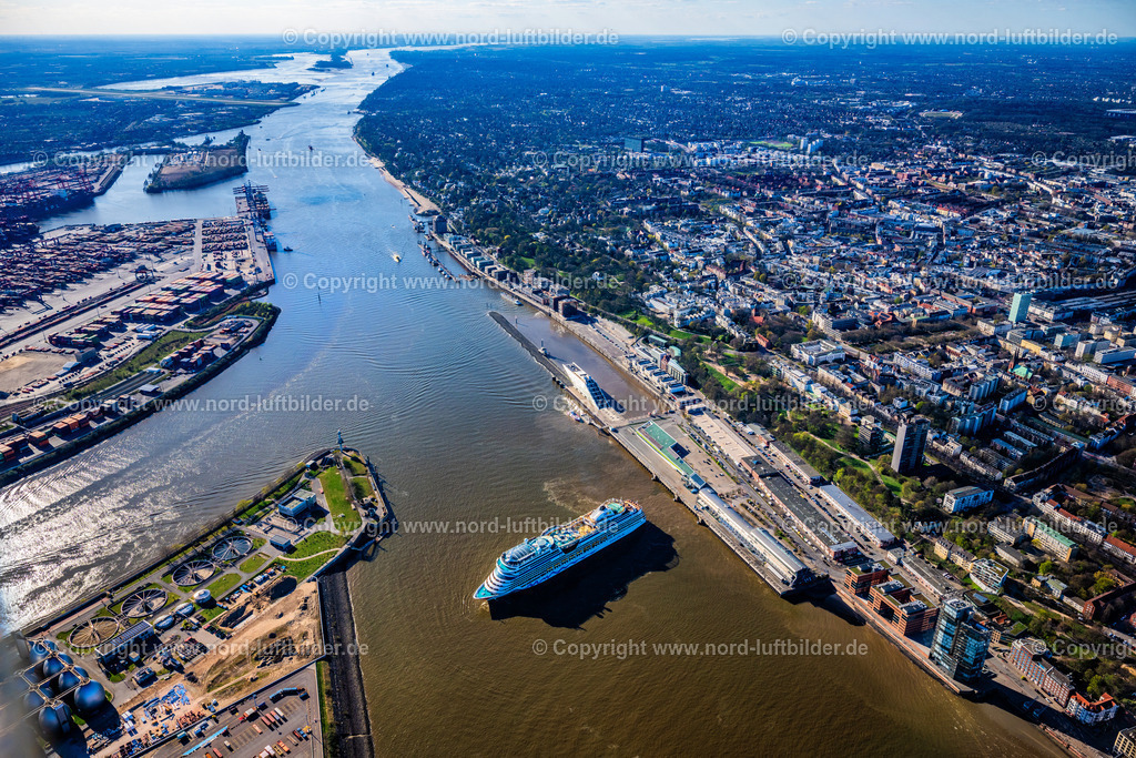 Hamburg_Altona_Cruise_Center_AIDA Mar_dreht_auf_der_Elbe_ELS_4798060425 | HAMBURG 06.04.2025 Kreuzfahrt- Passagier- und Fahrgast- Schiff " AIDAmar " am Kai des Cruise Center in Hamburg, Deutschland. Weiterführende Informationen bei: AIDA Cruises - German Branch of Costa Crociere S.p.A.,  CGH Cruise Gate Hamburg GmbH. // The cruise passenger and passenger ship "AIDAmar" on the quay of the Cruise Center in Hamburg, Germany. Further information at: AIDA Cruises - German Branch of Costa Crociere S.p.A.,  CGH Cruise Gate Hamburg GmbH. Foto: Martin Elsen
