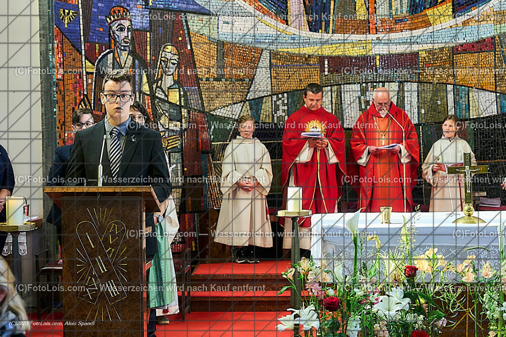 ALP2556_Pfarrfirmung Wieselburg_Fuerbitte | (C)FotoLois.com, Alois Spandl, Pfarrfirmung in Wieselburg mit Firmspender Eduard Gruber (ehemaliger Generalvikar der Diözese St. Pölten), Sa 3. Juni 2023.