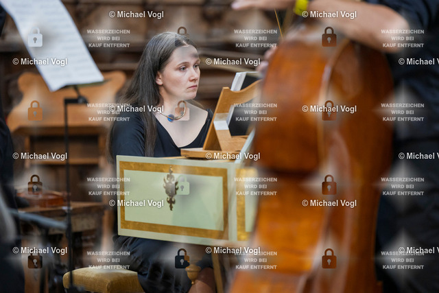 TAM25_K.10__Michael-Vogl_025_7451 | Tage Alter Musik Regensburg K.10 Basilika Unserer Lieben Frau zur Alten Kapelle The Beggar’s Ensemble (Frankreich) Elite de bons mots Meister des französischen Barocks Rameau – Royer – Boismortier – Leclair Augustin Lusson Solovioline, Leitung Foto: Michael Vogl