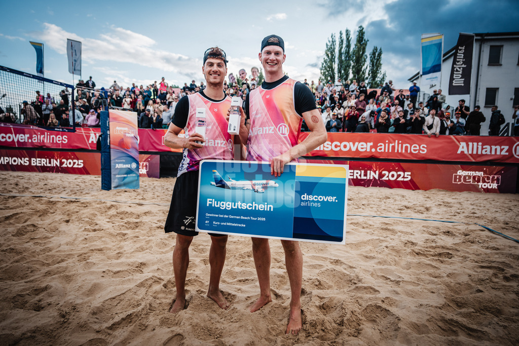 Beachvolleyball | Männer | Allianz German Beach Tour 2025 | Tourstop Berlin | 24.08.2025 | v.l. Max Just und Philipp Huster gewinnen das Turnier in Berlin