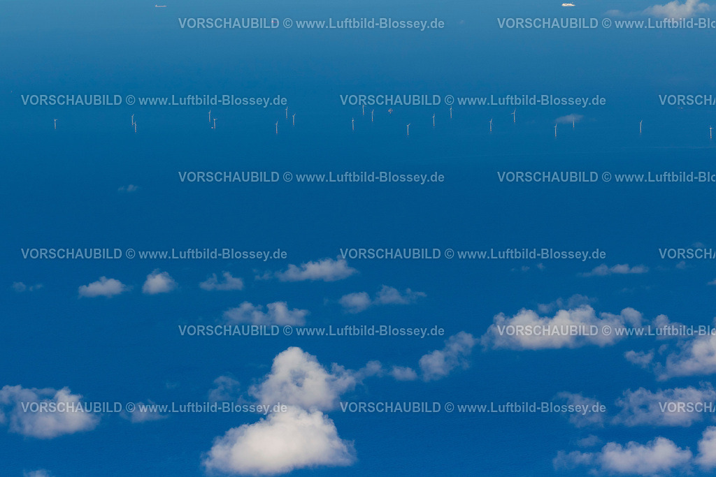 Zingst12082895OffShoreWindkraft | Windpark EnBW Baltic 1, Offshore-Windpark in der Ostsee vor der Küste Mecklenburg-Vorpommerns, nördlich der Halbinsel Fischland-Darß-Zingst, Windkraftwerk, Windenergie , Cumuluswolken, Darßer Ort, Ostsee, Mecklenburg-Vorpommern, Deutschland, Europa