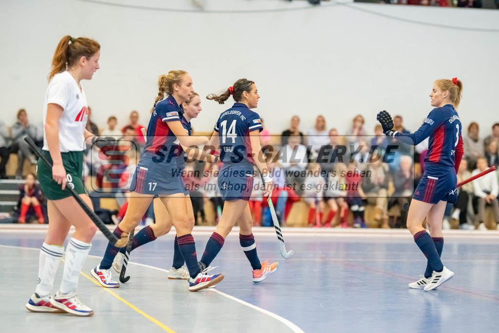 HK_20230107_102199 | 1. Bundesliga ( Halle ) Damen Düsseldorfer HC -  Crefelder HTC am 7.1.2023 Düsseldorfer HC, Düsseldorf , Selin Oruz ( Düsseldorfer HC #14 ) , Lisa Nolte ( Düsseldorfer HC #17 ) Annika Sprink ( Düsseldorfer HC #3 )