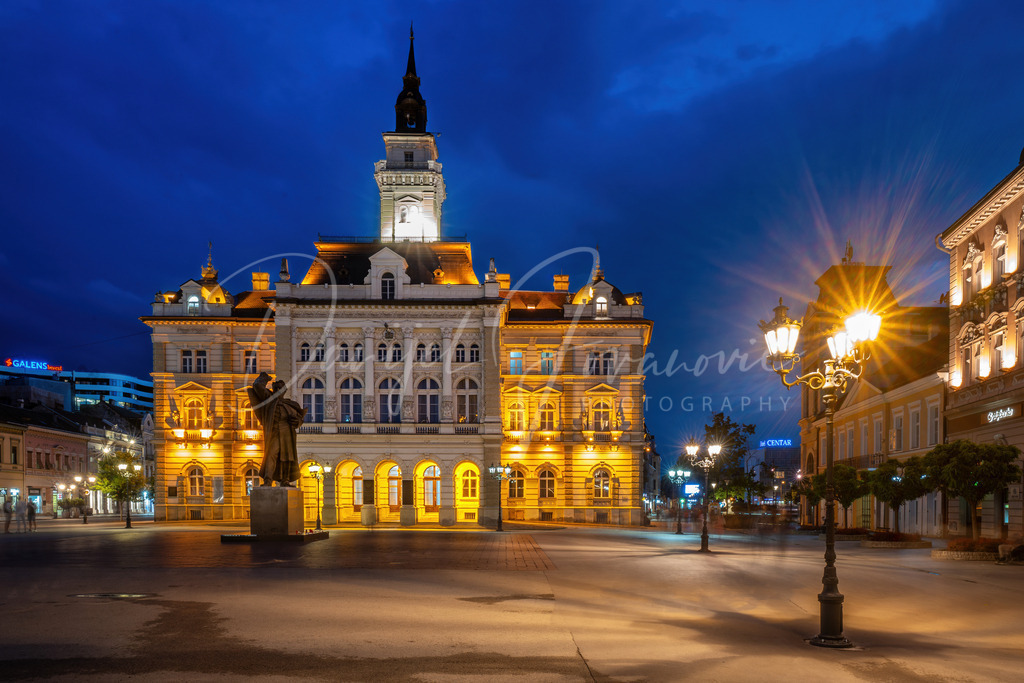 Trg Slobode | Freiheitsplatz mit dem Rathaus in Novi Sad