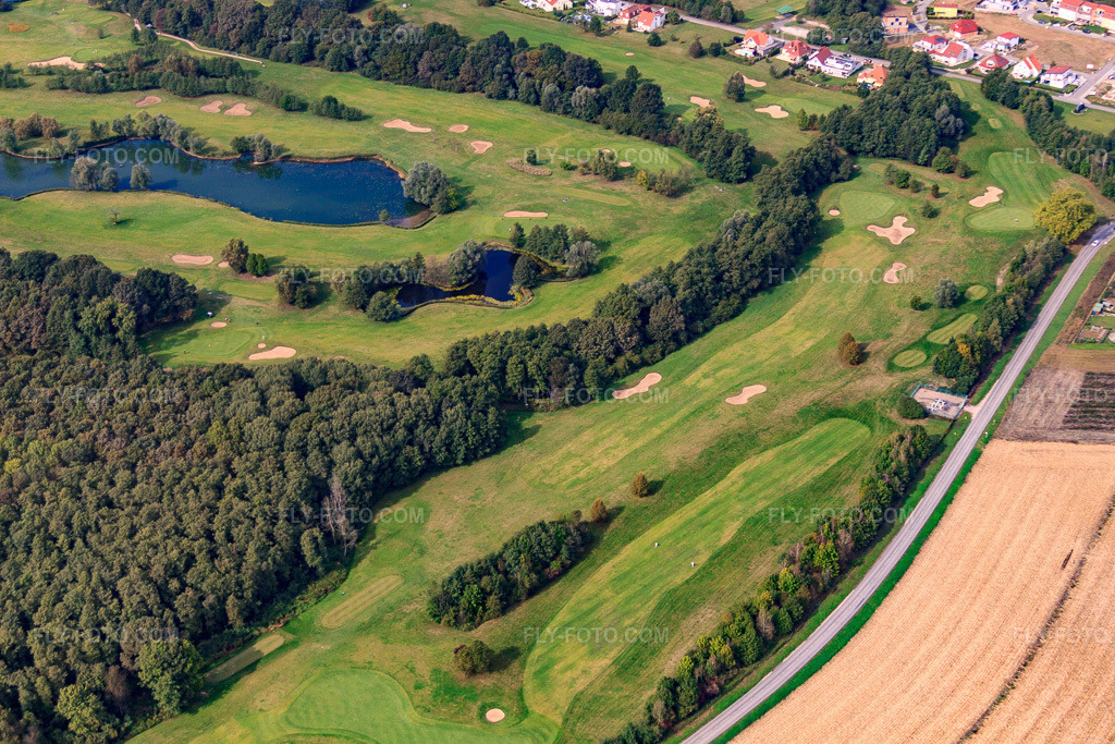Aerial view: Greens and ponds at the Baden-Baden Golf Club Soufflenheim in Soufflenheim in the state Bas-Rhin, France. – Photo: IMG_53490.jpg taken on 09/30/2012 by Werner Riehm/FLY-FOTO.com – Resolution of the original: 4752 x 3168 px