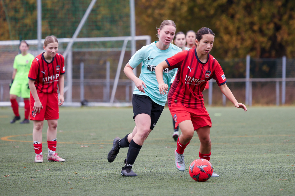 FCHWAS_251102_5731 | 1.FC Heidenheim 1846 II vs. SGM DJK-SV Wasseralfingen/Neuler, Fußball, Frauen, Bezirksliga, 2025/2026, 8. Spieltag, 02.11.2025 in Mergelstetten (Foto: Michael Bulling) - Realisiert mit Pictrs.com