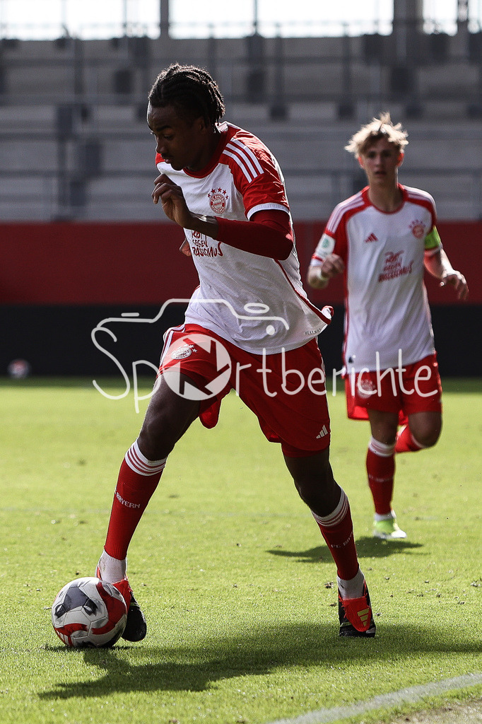 FC Bayern München U19 - TSG 1899 Hoffenheim U19 | im Bild Jonah KUSI-ASARE (FCB #9) am Ball / Freisteller / Einzelfoto