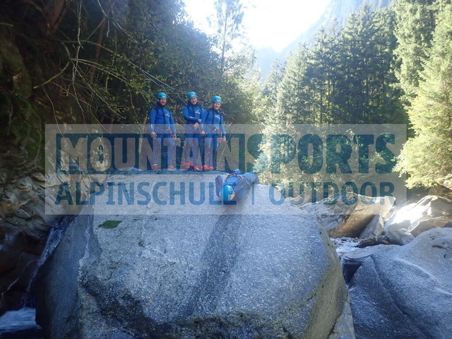 PC020080 | Bestelle die Bilder deines Berg- oder Wasser-Abenteuers mit Mountain Sports bequem von zu Hause aus direkt über unseren Online Fotoshop von pictrs.com. - Realisiert mit Pictrs.com