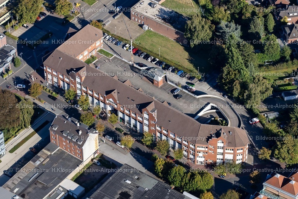 Lufbilder Alsdorf-125950 | Fassade und Dachkonstruktion eines Wohn- und Geschäftshauses an der Otto-Wels-Straße, Hubertusstraße in Alsdorf im Bundesland Nordrhein-Westfalen, Deutschland - Realisiert mit Pictrs.com