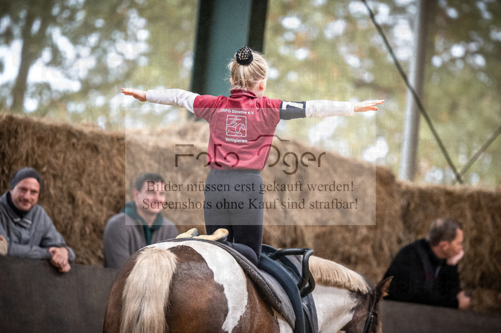 DOS_0170 | Entdecke hochwertige Reitturnierfotos von Foto Oger. Professionell, emotional und authentisch – jetzt Lieblingsmomente im Shop bestellen.Deutschlandweite Turnierfotografie. - Realisiert mit Pictrs.com