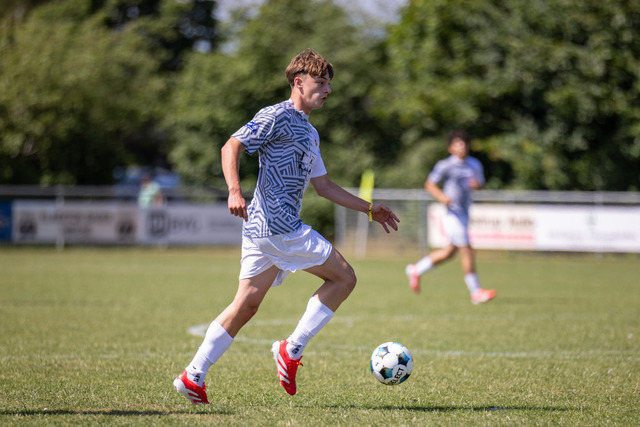 FC Scharbeutz 1 - Tema Chase Football Club I DanaCup 2026 052 | Herzlich willkommen in meiner Fotogalerie für Sportmannschaften. Schau gerne mal rein, vielleicht ist Dein Team ja auch dabei! Falls nicht, schreib mir und wir ändern das! :)  - Realisiert mit Pictrs.com