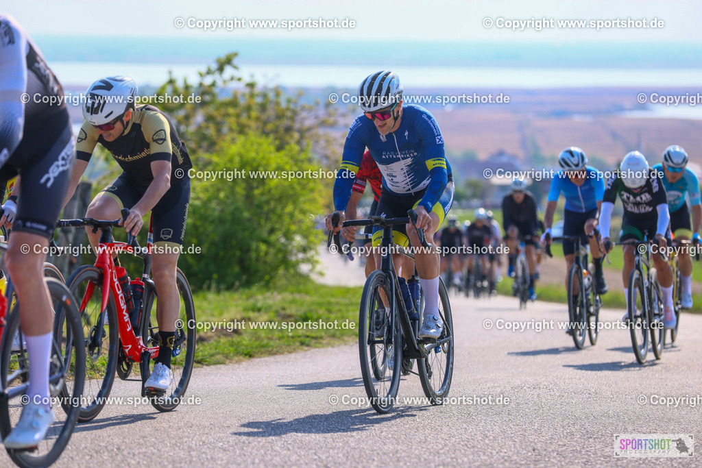 TRA_0681 | Neusiedlersee Radmarathon 2026@sportshot_your_pictrs #yourpictures#roadtowm2029 #nrm #neusiedlerseeradmarathon #neusiedlersee #neusiedlerseetourismus #burgenland #mörbisch #nrm26 #burgenlandtourismus #voglundco #poweredbyburgenlandtourismus #radsport #rad #marathon #ucigranfondo #visitburgenland #ucigranfondoworldseries