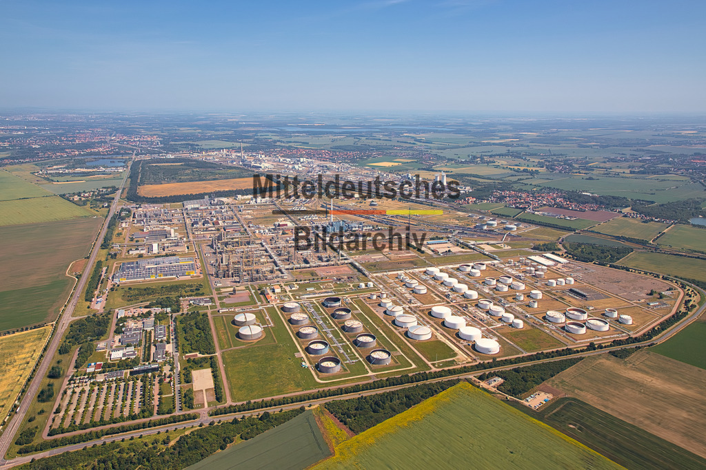 63-66_Leuna_Merseburg_IMG_Bitterfeld_6888 | Die schönsten Luftbilder von Sachen-Anhalt & Mitteldeutschland als Bilddatenbank zur kommerziellen Nutzung. Nutzen Sie unsere Erfahrung seit 2005 in der Luftbildfotografie. - Realisiert mit Pictrs.com