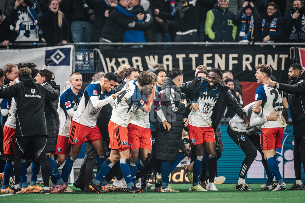 Fußball | Männer | Saison 2025/2026 | 1. Fußball-Bundesliga | 10. Spieltag | Hamburger SV vs. Borussia Dortmund | 08.11.2025 | Torjubel Ransford-Yeboah Königsdörffer (#11, HSV) links daneben Luka Vuskovic (#44, HSV)