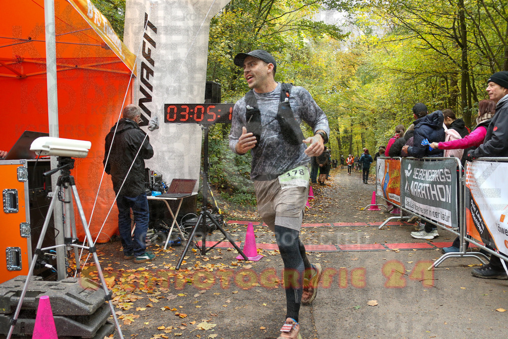 251026_1306_EX1_2533 | Sportfotografie im Rhein-Sieg Kreis, Köln, Bonn, NRW, Rheinland Pfalz, Hessen, etc. Unser Tätigkeitsfeld umfasst den Laufsport vom Volkslauf über den Marathon, Duathlon, Triathon bis zum Ultralauf wie Kölnpfad Ultra oder Schindertrail.