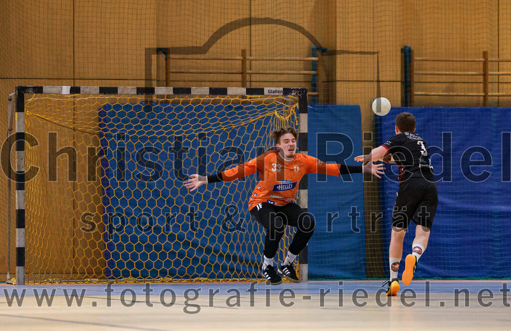 2024-09-21_082_SpVgg_Altenerding_gegen_TSV_1861_Mainburg | Erding, Deutschland, 21.09.2024:Handball, Bezirksoberliga Männer 2024 / 2025, 1. Spieltag, SpVgg Altenerding gegen TSV 1861 Mainburg, Endergebnis: 36:20Torwart Jannik Fleps (SpVgg Altenerding, #33), Dominik Joekel (TSV 1861 Mainburg, #)Foto: Christian Riedel / fotografie-riedel.net