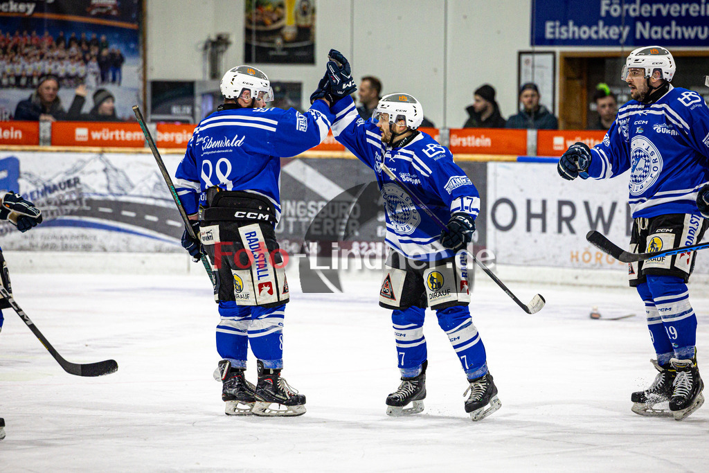 SC Forst NATURE BOYS gegen ESC Hassfurt HAWKS | Eishockey Landesliga Herren Playoffs 2024/25 - Spiel 2 von 4, SC Forst NATURE BOYS gegen ESC Hassfurt HAWKS, 20250222,Torjubel Marco MOOSLECHNER (Nature Boyz 17),2025-02-22 in Peißenberg (Eisstadion Peißenberg)Tobias ESTERMAIER (Nature Boyz 88), Marco MOOSLECHNER (Nature Boyz 17)Copyright: WolfgangxLindner foto-lindner.de