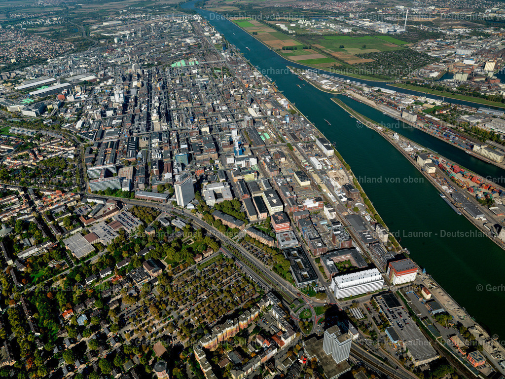 3068236 | Online-Shop für Luftbilder aus Deutschland. Seit über 45 Jahren baut Gerhard Launer das Luftbildarchiv mit unterschiedlichsten Themen stetig weiter aus.