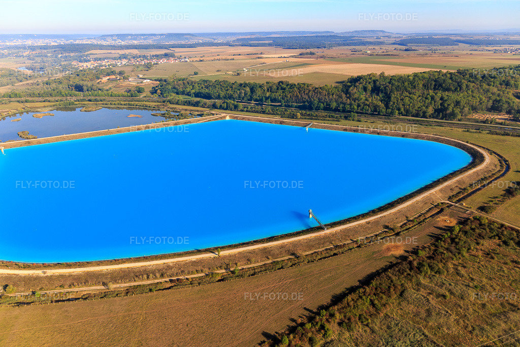 Luftbild: Gypsum Ponds NOVA ARB in Varangéville im Bundesland Meurthe-et-Moselle in Frankreich. – Foto: IMG_118201.jpg vom 15.09.2019 durch Werner Riehm/FLY-FOTO.de – Auflösung des Originals: 5472 x 3648 px
