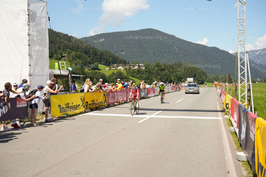 724_20230817_Bewerb_Maenner_Muehlanger | AUT - OESTERREICH, 2023-08-16: SPORT RENNRAD-FAHREN - 55. INTERNATIONALER RADWELTPOKAL IN ST. JOHANN IN TIROL  - Vintage-Radrennen mit WM-Bronze-Medaillen-Siegerin Christina Schweinberger, den Teilnehmer und Alexander Baumann (vom Orginastions-Team) - TAG 2 BEWERB MAENNER IN SECHS GRUPPEN  ; Foto: Roland Muehlanger