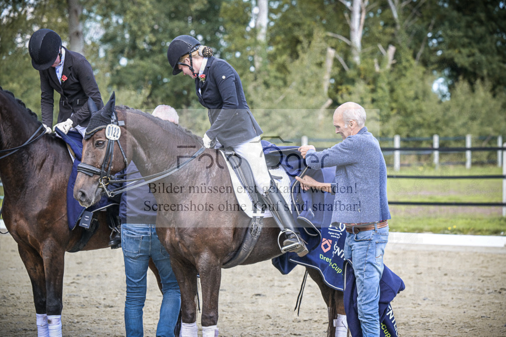 DOS_0024 | Entdecke hochwertige Reitturnierfotos von Foto Oger. Professionell, emotional und authentisch – jetzt Lieblingsmomente im Shop bestellen.Deutschlandweite Turnierfotografie. - Realisiert mit Pictrs.com