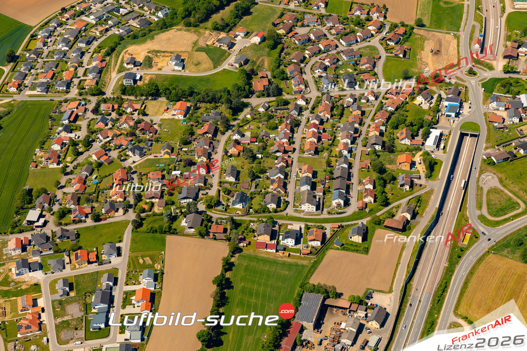 Das Luftbild zeigt : Wetterfeld Roding - Die Luftaufnahme wurde 2024 vom UL-Flugzeug aus erstellt ( keine Drohne ) - Hochauflösende Luftaufnahme - Für grossformatige Ausdrucke geeignet. Die Geschenkidee !Mit Lizenz und Bildrechte bestellbar